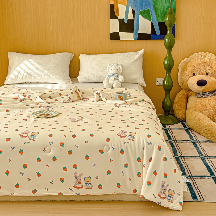 91家纺网 家纺一手货源 找家纺 品乐家纺 2025新款A类针织棉大豆被夏被夏凉被空调被学生被子 草莓兔