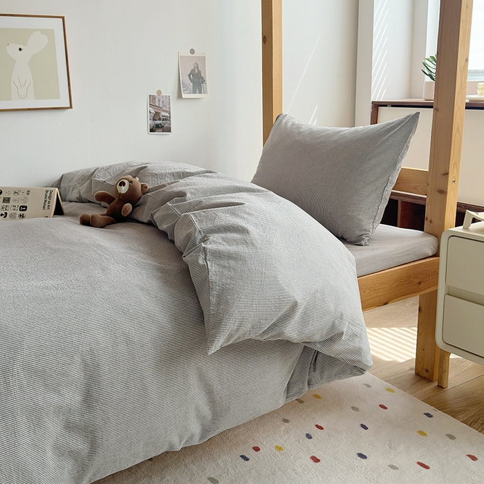 91家纺网 家纺一手货源 找家纺 水洗的故事 2025新款A类色织水洗棉学生三件套 灰细密条-