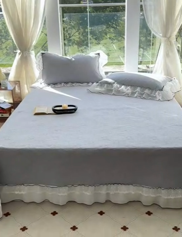 91家纺网 家纺一手货源 找家纺 金喜 2025新款韩版木棉纯色床盖双层蕾丝边夹棉床盖-星梦系列 星梦-松灰