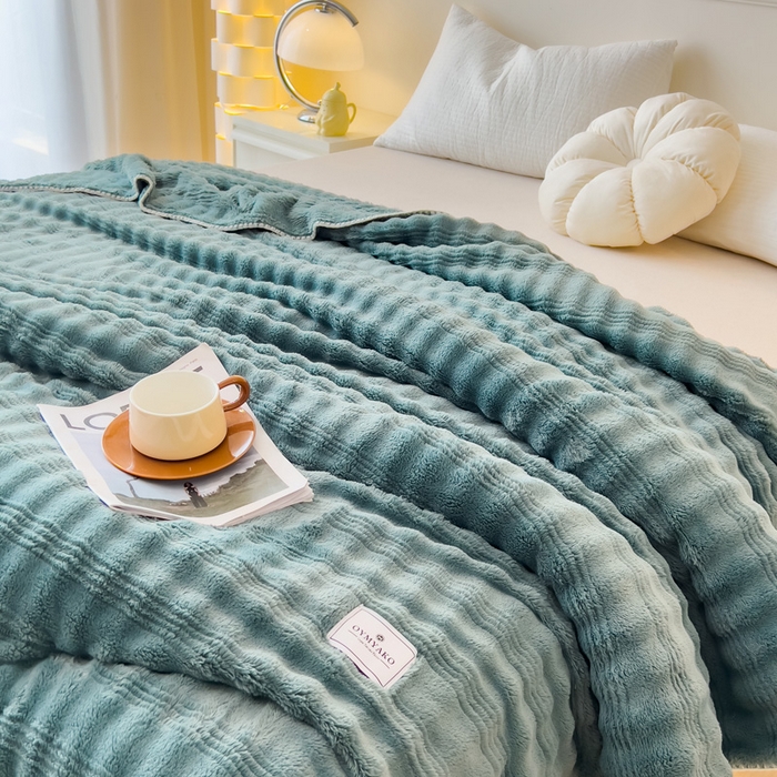 91家纺网 家纺一手货源 找家纺 宜家坊 2025新款高克重双面绒毛卡兔绒多功能毛毯 墨彩绿