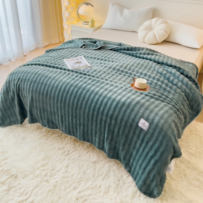 91家纺网 家纺一手货源 找家纺 宜家坊 2025新款高克重双面绒毛卡兔绒多功能毛毯 墨彩绿