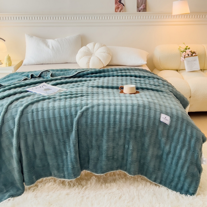 91家纺网 家纺一手货源 找家纺 宜家坊 2025新款高克重双面绒毛卡兔绒多功能毛毯 墨彩绿