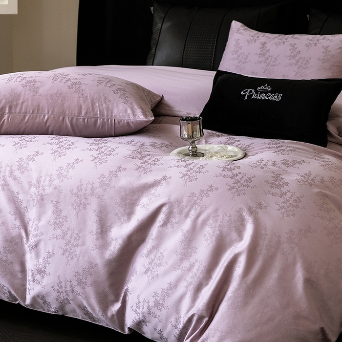 91家纺网 家纺一手货源 找家纺 立奥被业 2025新款60支全棉贡缎提花四件套 芊芊紫