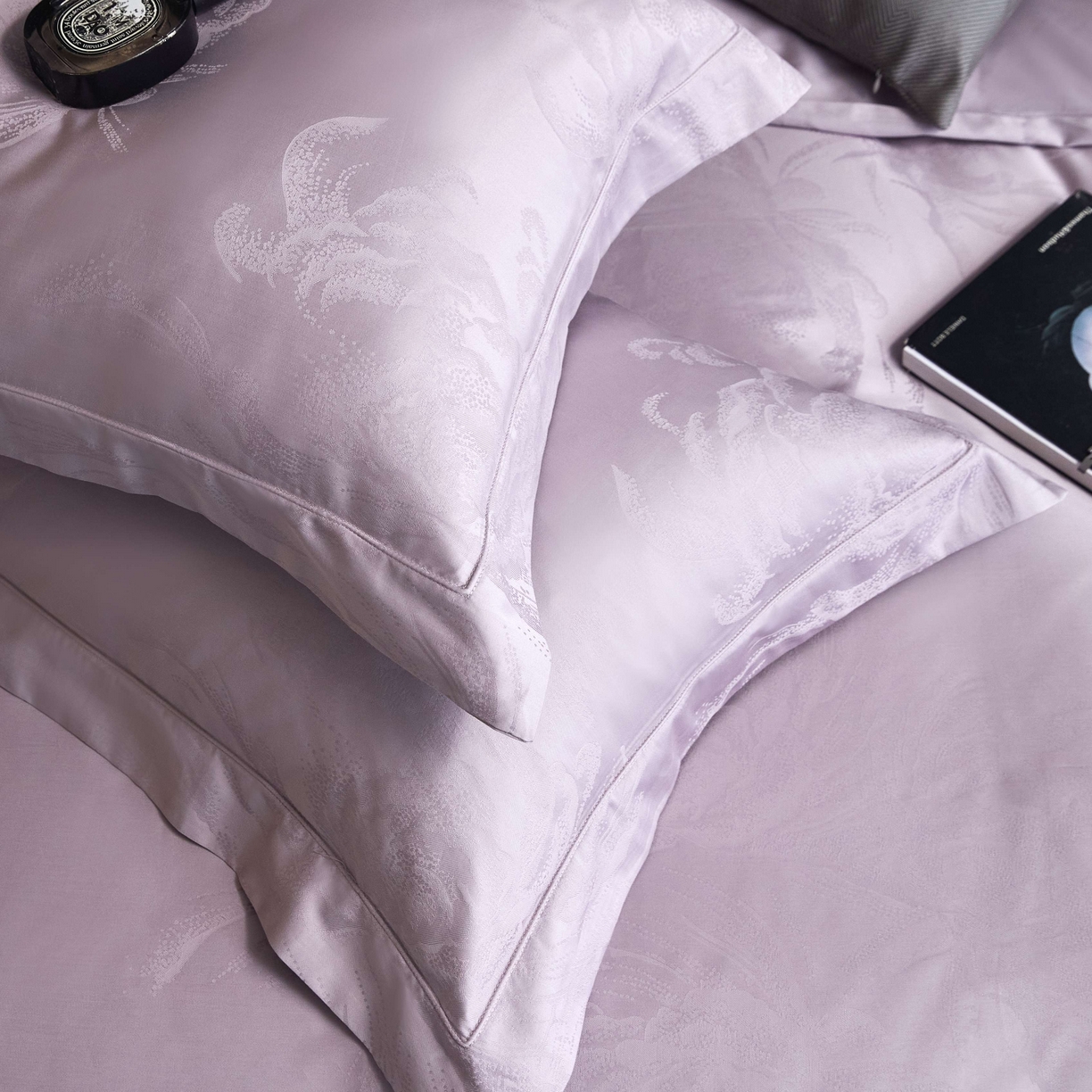 91家纺网 家纺一手货源 找家纺 榻尚家居 2025春夏新款长绒棉全棉纯棉贡缎提花手工立体埋绳工艺四件套 维斯纳（温馨紫）