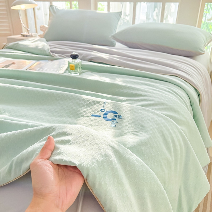 91家纺网 家纺一手货源 找家纺 芙绣 芙绣 2025新款七彩华夫格提花夏被四件套夏凉被空调被 果绿+灰