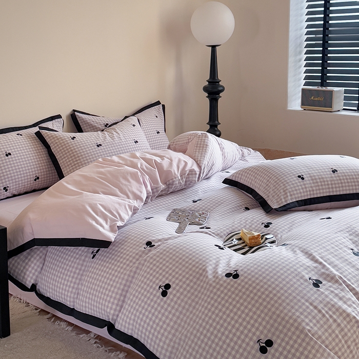 91家纺网 家纺一手货源 找家纺 优悦生活馆2025新款全棉纯棉水洗棉刺绣四件套 紫格-樱桃