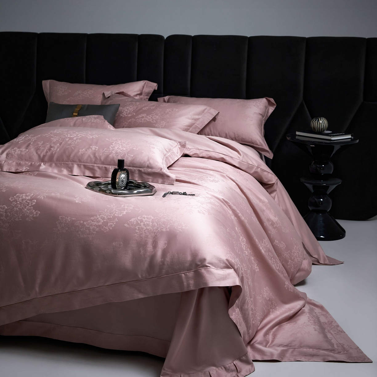 91家纺网 家纺一手货源 找家纺 榻尚家居 2025春夏新款长绒棉全棉纯棉贡缎提花手工立体埋绳工艺四件套 花香风呤-浅豆沙