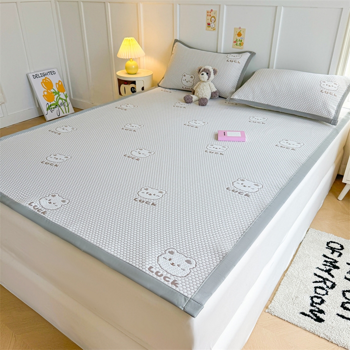 91家纺网 家纺一手货源 找家纺 喜居 2025新款LUCK小冰熊冰豆豆凉席 LUCK小冰熊-咖