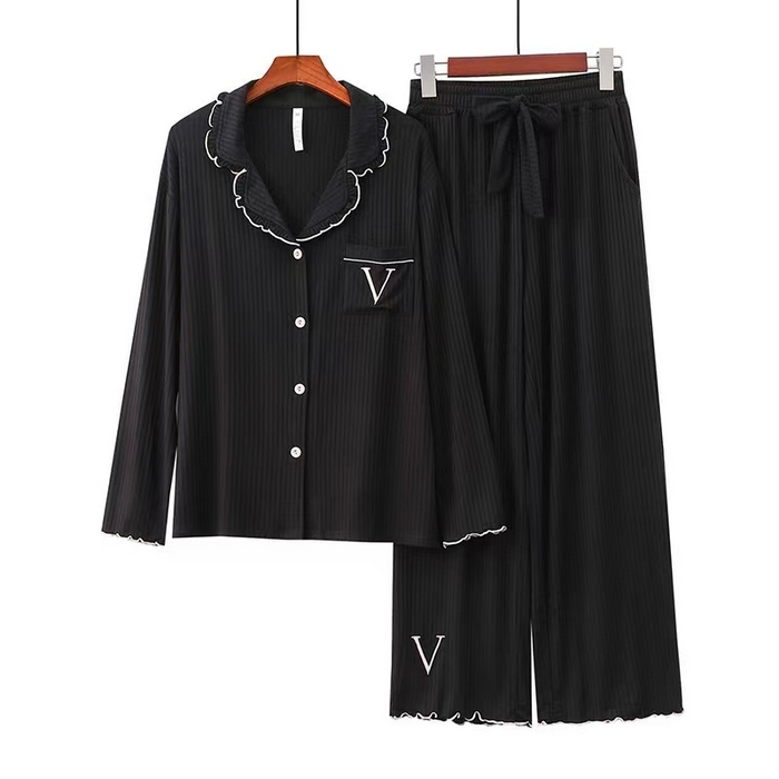 91家纺网 家纺一手货源 找家纺 洛兰沙家居馆【只代发】【只代发】 2025新款外贸欧美风8*5宽坑条莫代尔睡衣女春夏秋开衫翻领短袖长裤家居服 黑色