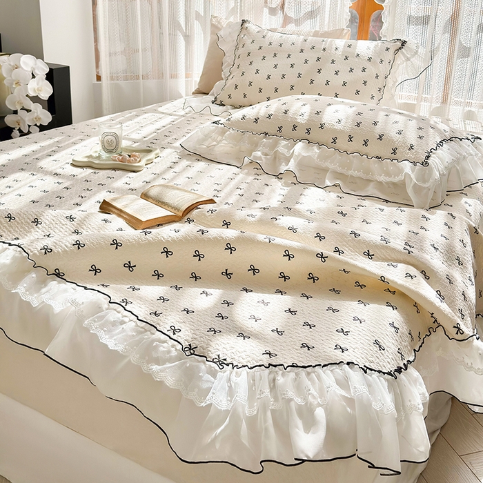 91家纺网 家纺一手货源 找家纺 金喜 2025新款韩版木棉印花小清新床盖双层蕾丝边夹棉床盖-小清新系列 蝴蝶梦