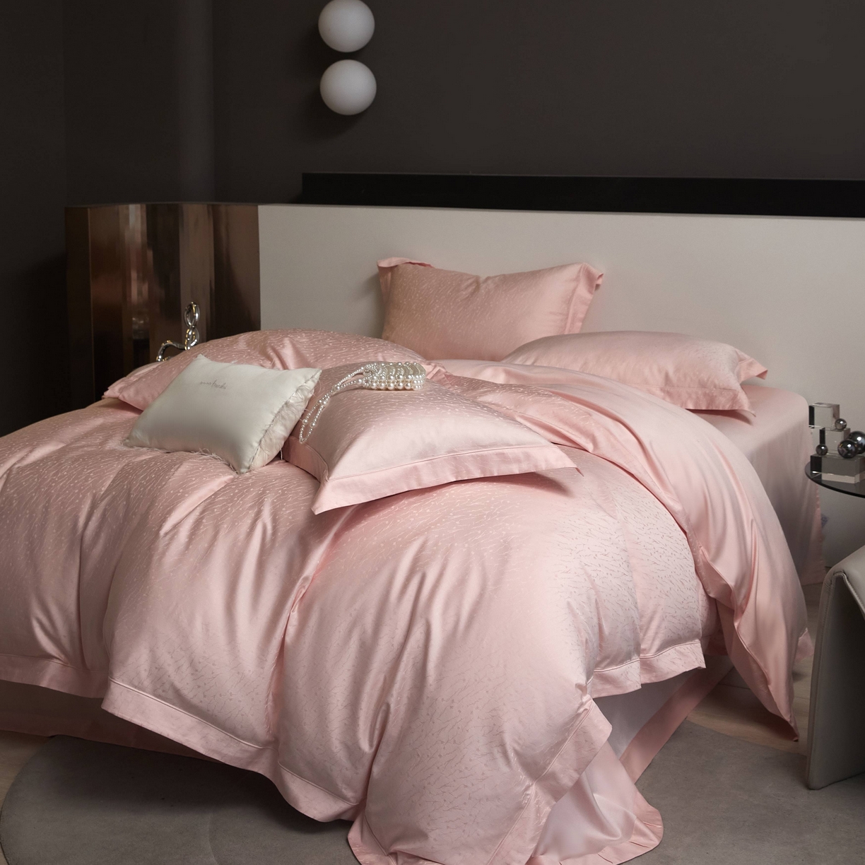 91家纺网 家纺一手货源 找家纺 榻尚家居 2025春夏新款长绒棉全棉纯棉贡缎提花手工立体埋绳工艺四件套 艾克亚（浅粉）