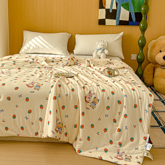 91家纺网 家纺一手货源 找家纺 品乐家纺 2025新款A类针织棉大豆被夏被夏凉被空调被学生被子 草莓兔