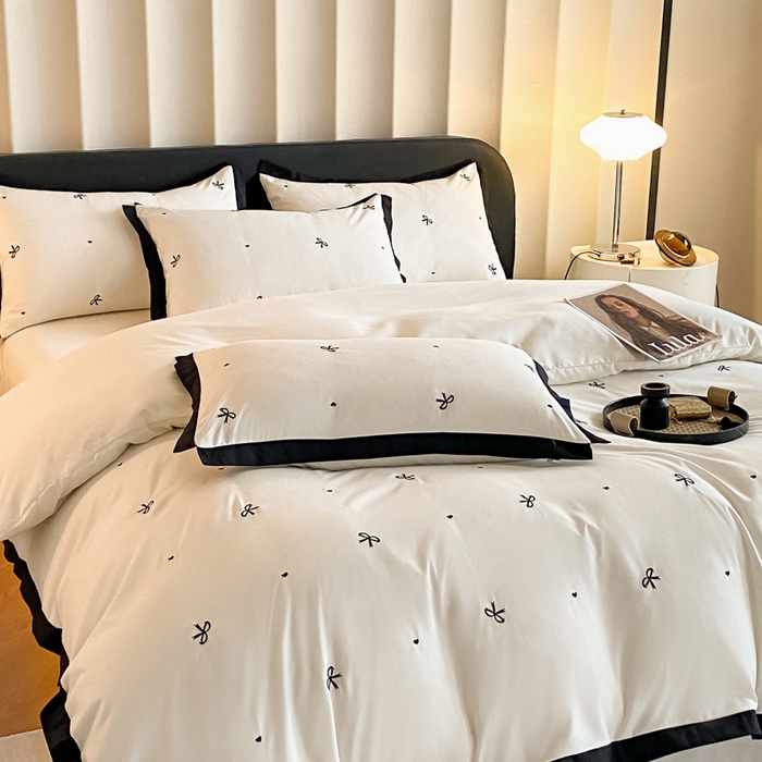 91家纺网 家纺一手货源 找家纺 米彩家纺 2025新款水洗磨毛四件套-蝴蝶结爱心系列 蝴蝶结奶昔白