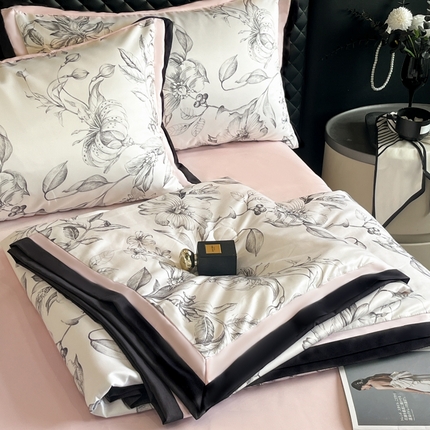 91家纺网 家纺一手货源 找家纺 首尔家纺 2025新款水洗冰丝数码宽边凉感夏被 冰丝-石榴花粉