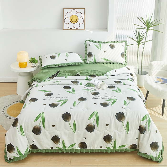 91家纺网 家纺一手货源 找家纺 品乐家纺 2025新款泡泡纱提花花边夏被四件套夏被空调被学生被 梦境花开