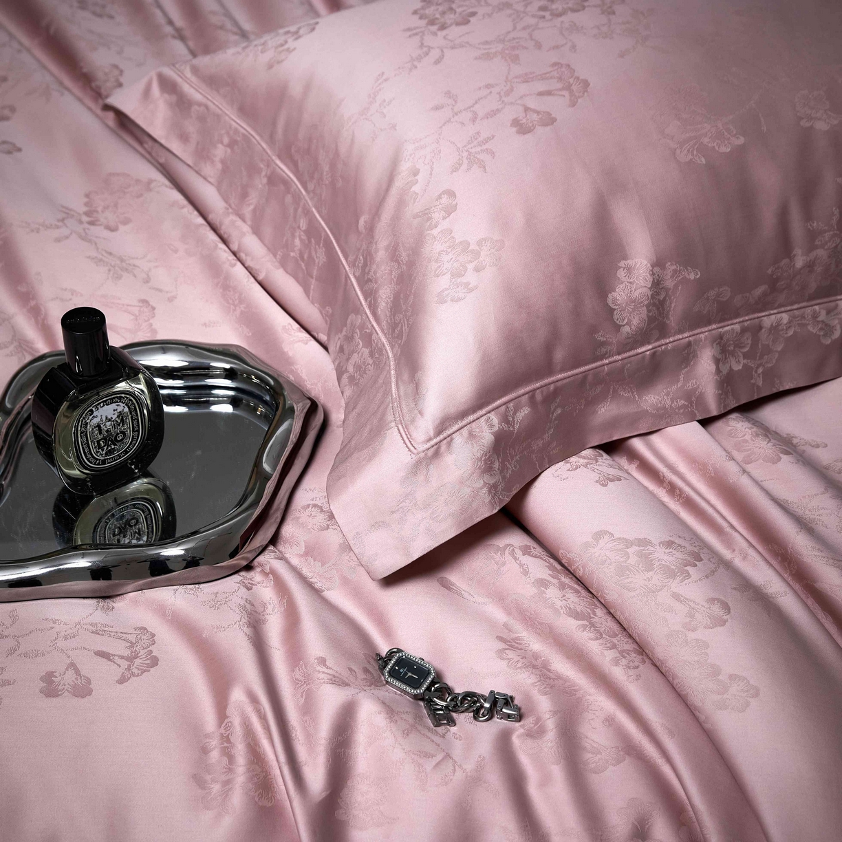 91家纺网 家纺一手货源 找家纺 榻尚家居 2025春夏新款长绒棉全棉纯棉贡缎提花手工立体埋绳工艺四件套 花香风呤-浅豆沙