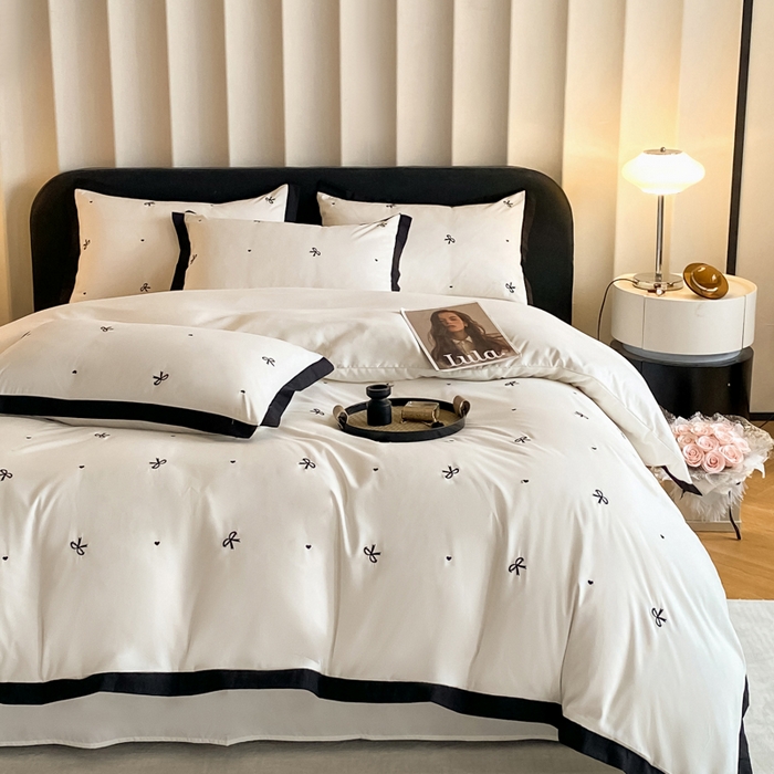 91家纺网 家纺一手货源 找家纺 米彩家纺 2025新款水洗磨毛四件套-蝴蝶结爱心系列 蝴蝶结奶昔白