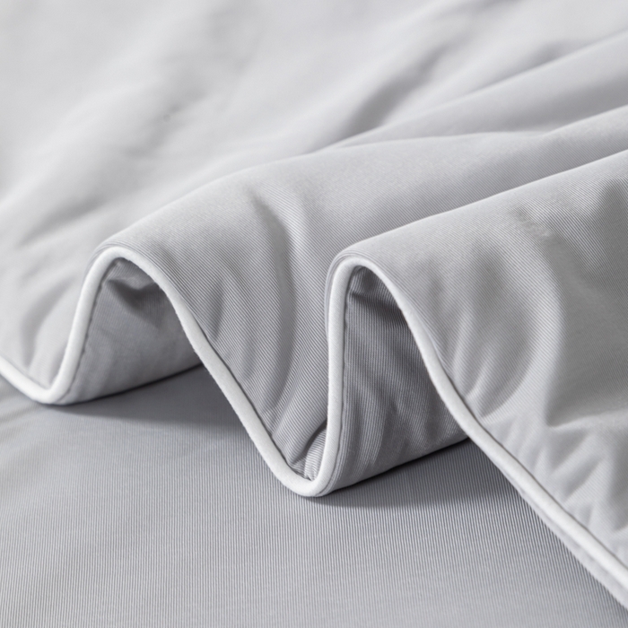 91家纺网 家纺一手货源 找家纺 鑫贝阳 2025春夏新款纯色双拼A类凉感丝夏凉被 高级灰