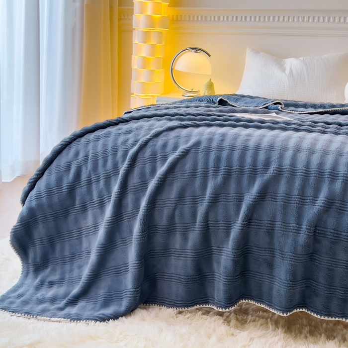 91家纺网 家纺一手货源 找家纺 宜家坊 2025新款高克重双面绒毛卡兔绒多功能毛毯 莫奈蓝