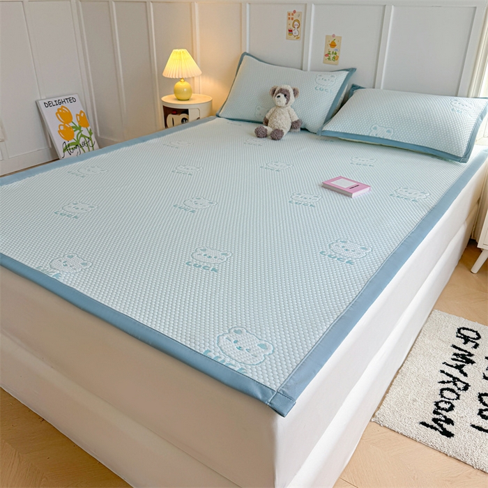 91家纺网 家纺一手货源 找家纺 喜居 2025新款LUCK小冰熊冰豆豆凉席 LUCK小冰熊-蓝