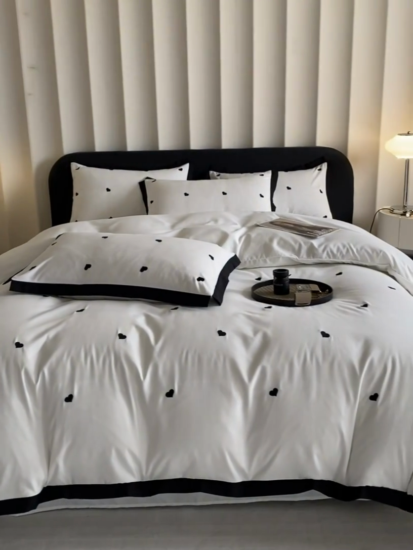 91家纺网 家纺一手货源 找家纺 米彩家纺 2025新款水洗磨毛四件套-蝴蝶结爱心系列 爱心奶昔白