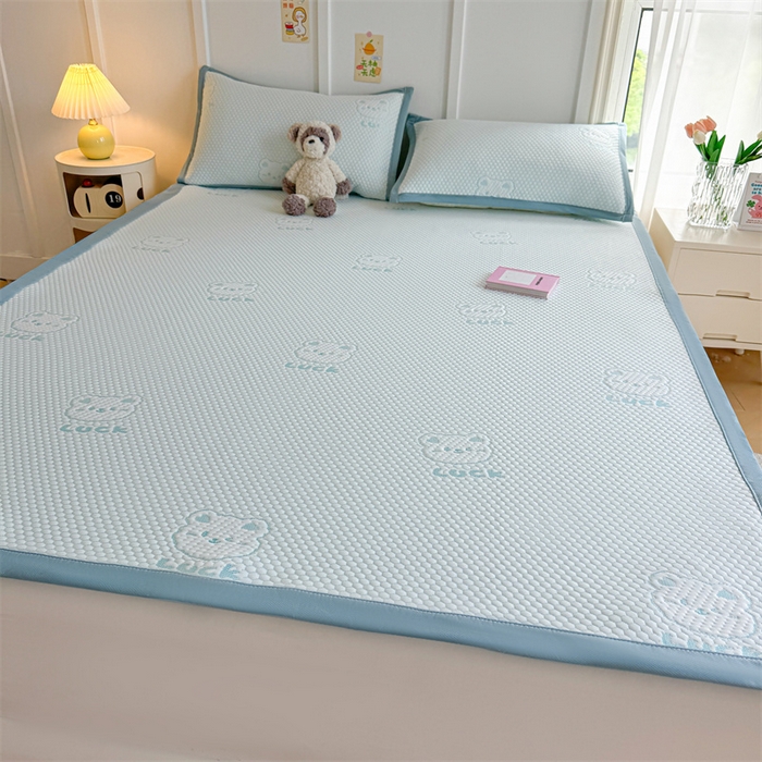 91家纺网 家纺一手货源 找家纺 喜居 2025新款LUCK小冰熊冰豆豆凉席 LUCK小冰熊-蓝