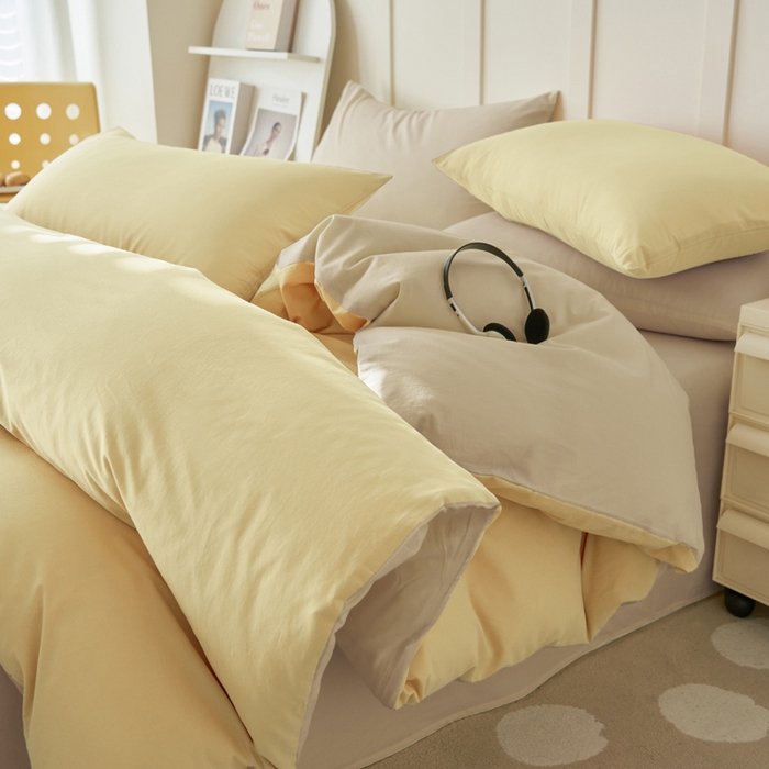 91家纺网 家纺一手货源 找家纺 寐绸家纺 2025新款纯棉水洗棉双拼单被套（自然光） 蘑菇黄+天青韵白