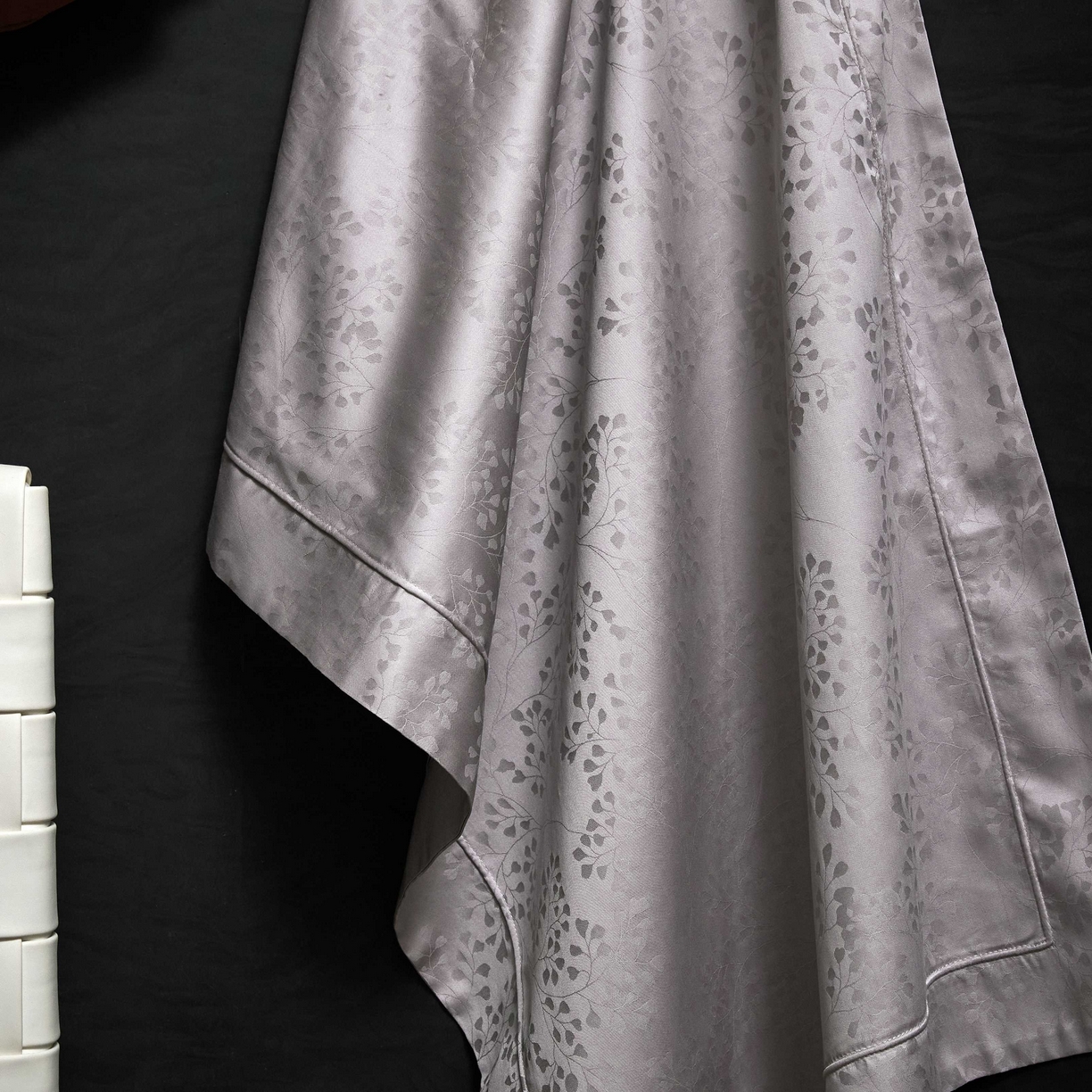 91家纺网 家纺一手货源 找家纺 榻尚家居 2025春夏新款长绒棉全棉纯棉贡缎提花手工立体埋绳工艺四件套 写意之美-高级灰