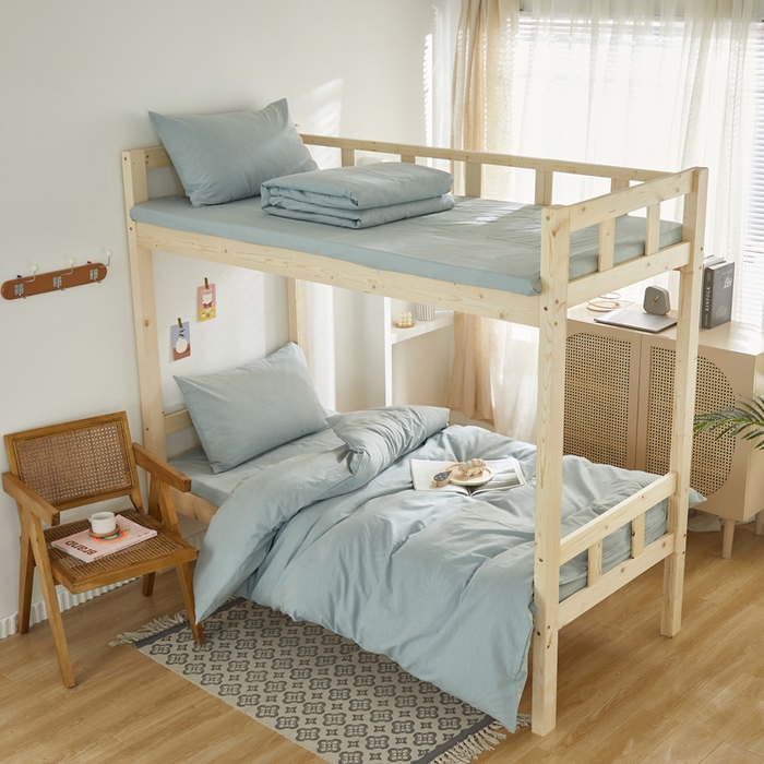 91家纺网 家纺一手货源 找家纺 水洗的故事 2025新款开学季色织水洗棉学生宿舍三件套 浅蓝素色