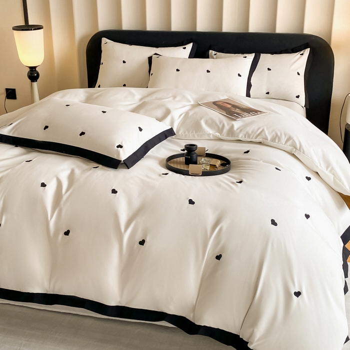 91家纺网 家纺一手货源 找家纺 米彩家纺 2025新款水洗磨毛四件套-蝴蝶结爱心系列 爱心奶昔白