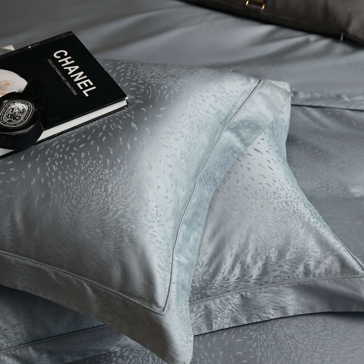 91家纺网 家纺一手货源 找家纺 榻尚家居 2025春夏新款长绒棉全棉纯棉贡缎提花手工立体埋绳工艺四件套 星耀（天空蓝）