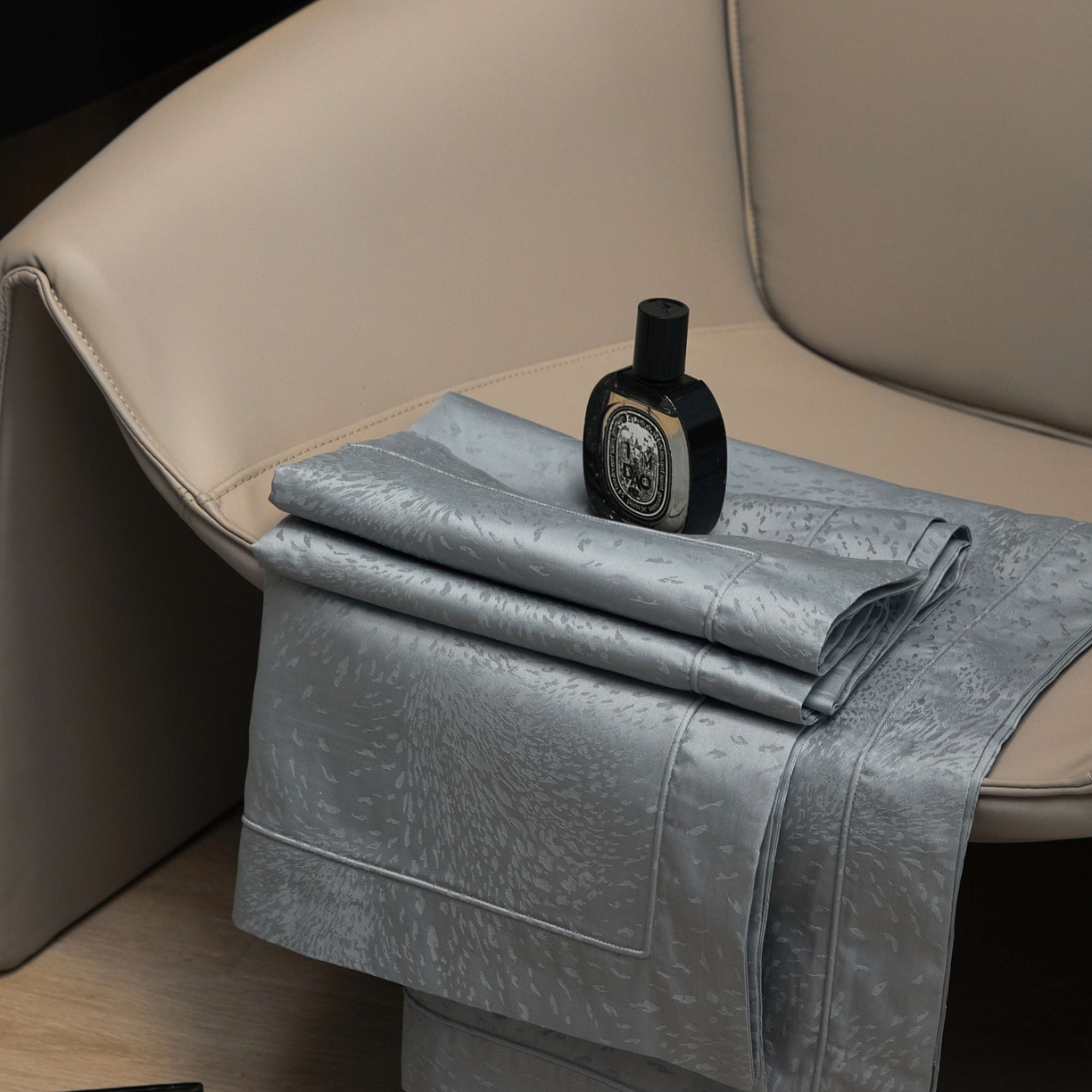 91家纺网 家纺一手货源 找家纺 榻尚家居 2025春夏新款长绒棉全棉纯棉贡缎提花手工立体埋绳工艺四件套 星耀（天空蓝）