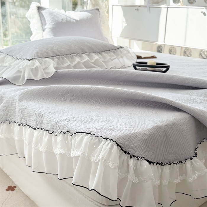 91家纺网 家纺一手货源 找家纺 金喜 2025新款韩版木棉纯色床盖双层蕾丝边夹棉床盖-星梦系列 星梦-松灰