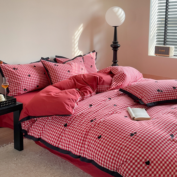 91家纺网 家纺一手货源 找家纺 优悦生活馆2025新款全棉纯棉水洗棉刺绣四件套 红格-爱心