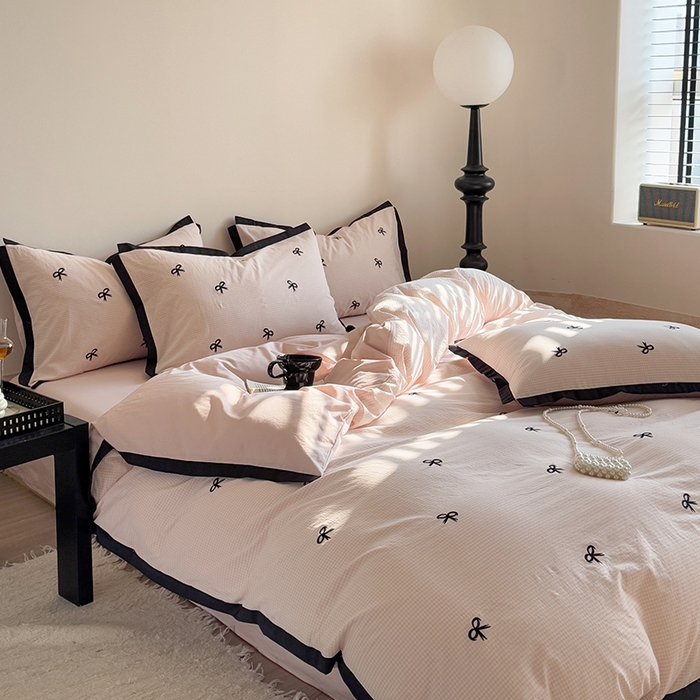 91家纺网 家纺一手货源 找家纺 优悦生活馆2025新款全棉纯棉水洗棉刺绣四件套 粉小格-蝴蝶结