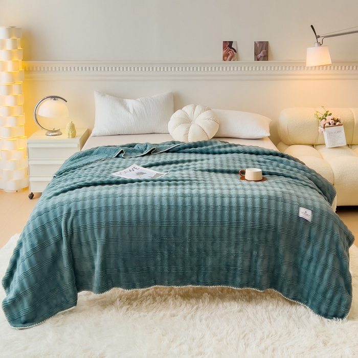 91家纺网 家纺一手货源 找家纺 宜家坊 2025新款高克重双面绒毛卡兔绒多功能毛毯 墨彩绿