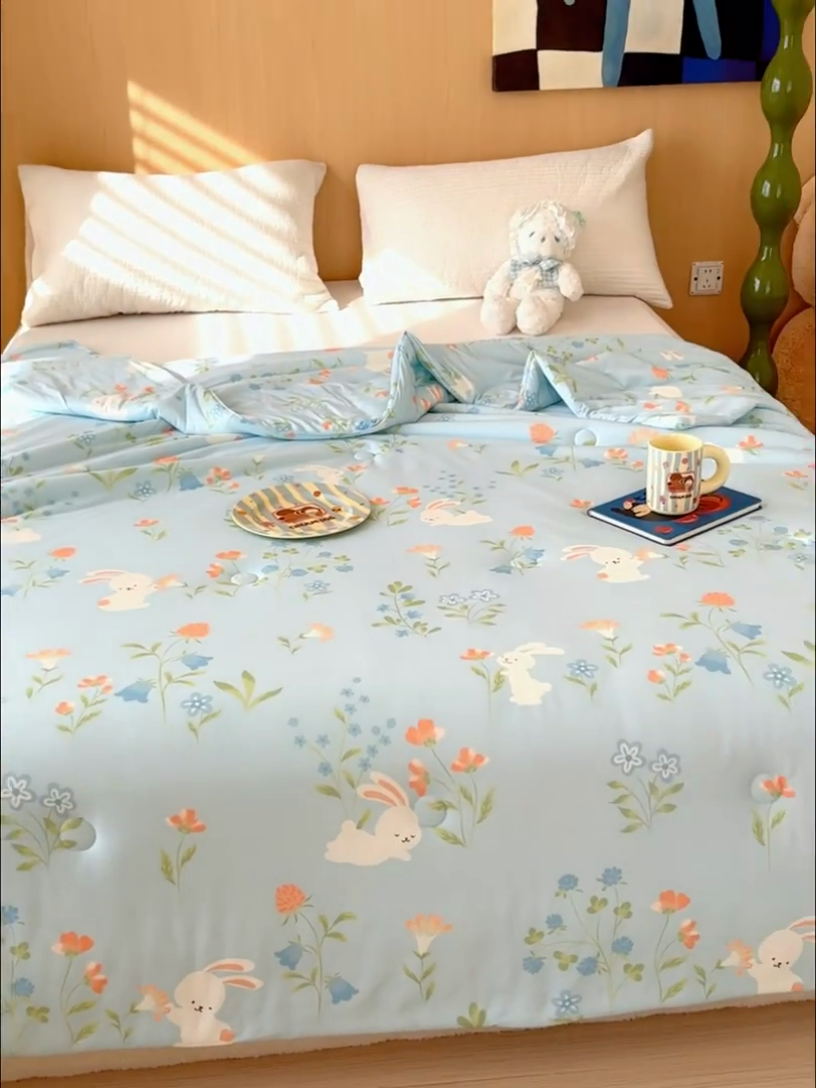 91家纺网 家纺一手货源 找家纺 品乐家纺 2025新款A类针织棉大豆被夏被夏凉被空调被学生被子 花丛兔