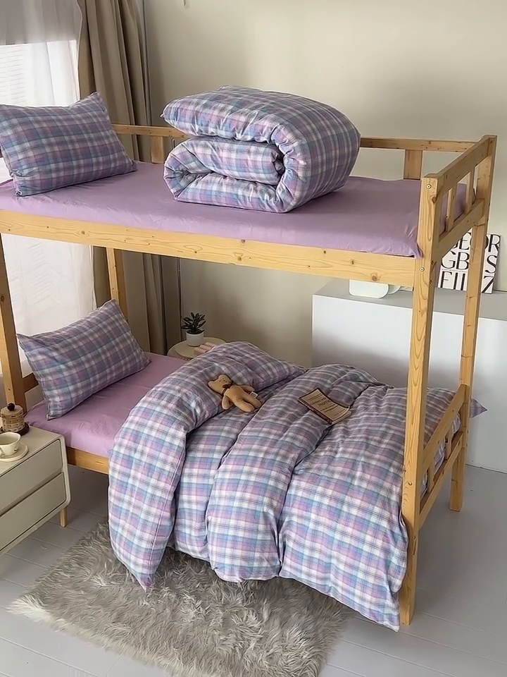 91家纺网 家纺一手货源 找家纺 水洗的故事 2025新款开学季色织水洗棉学生宿舍三件套 炫彩紫