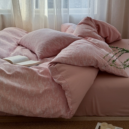 91家纺网 家纺一手货源 找家纺 山舍家居 2025新款色织针刺子提花四件套-無由 無由-粉