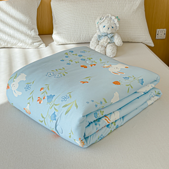 91家纺网 家纺一手货源 找家纺 品乐家纺 2025新款A类针织棉大豆被夏被夏凉被空调被学生被子 花丛兔