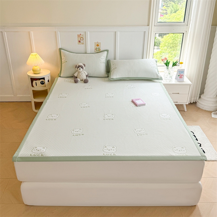 91家纺网 家纺一手货源 找家纺 喜居 2025新款LUCK小冰熊冰豆豆凉席 LUCK小冰熊-绿