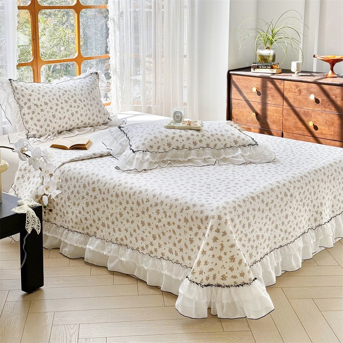 91家纺网 家纺一手货源 找家纺 金喜 2025新款韩版木棉印花小清新床盖双层蕾丝边夹棉床盖-小清新系列 花时光