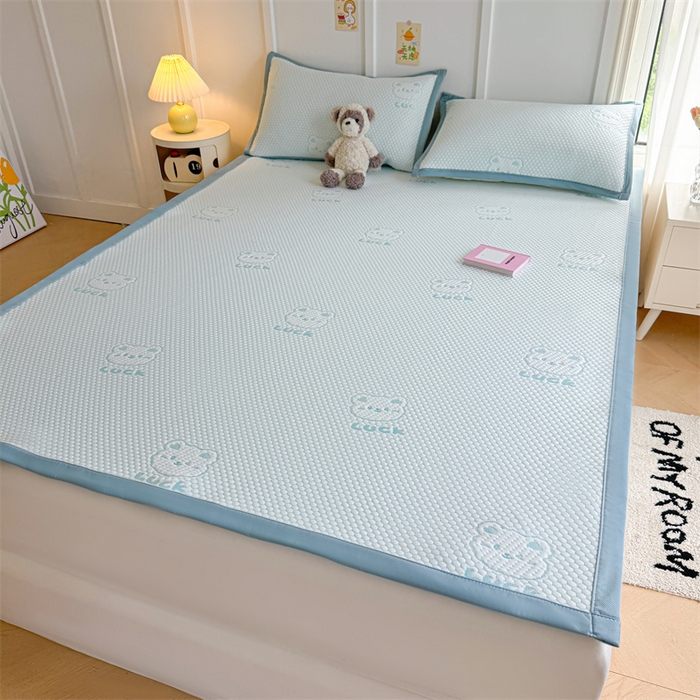 91家纺网 家纺一手货源 找家纺 喜居 2025新款LUCK小冰熊冰豆豆凉席 LUCK小冰熊-蓝