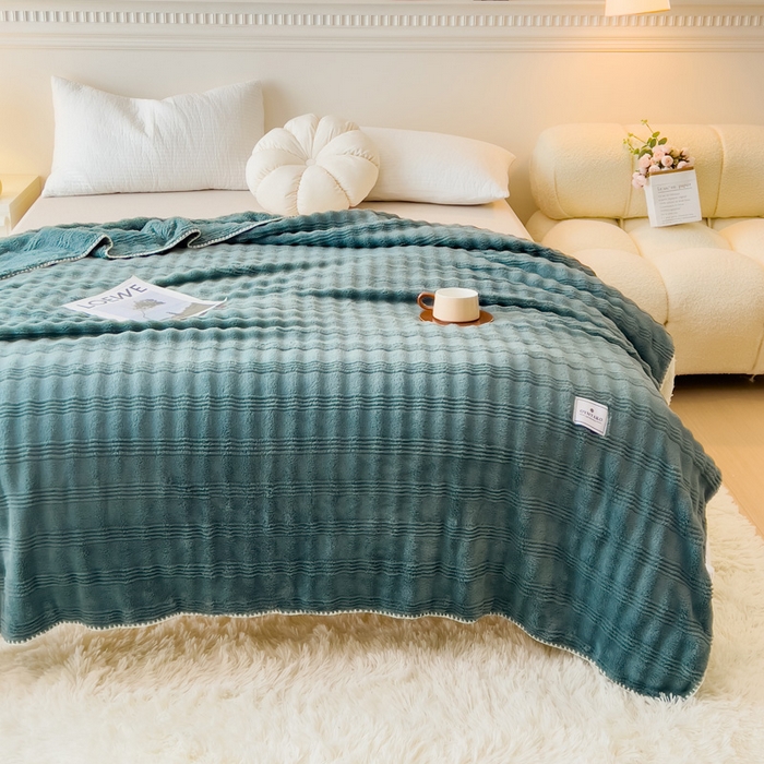 91家纺网 家纺一手货源 找家纺 宜家坊 2025新款高克重双面绒毛卡兔绒多功能毛毯 墨彩绿