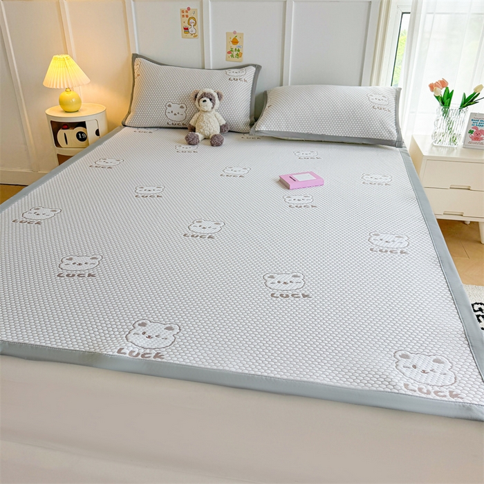 91家纺网 家纺一手货源 找家纺 喜居 2025新款LUCK小冰熊冰豆豆凉席 LUCK小冰熊-咖