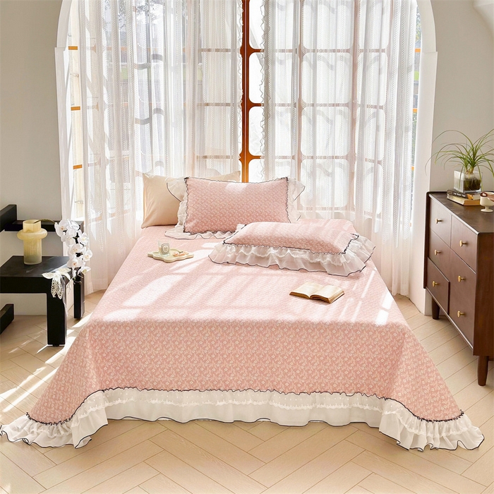 91家纺网 家纺一手货源 找家纺 金喜 2025新款韩版木棉印花小清新床盖双层蕾丝边夹棉床盖-小清新系列 花间粉