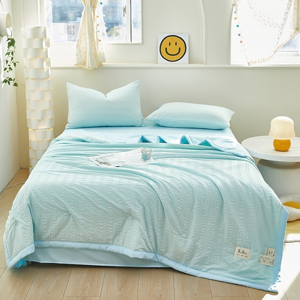 91家纺网 家纺一手货源 找家纺 木堇家居 2025新款A类阳离子提花泡泡大豆夏被 泡泡大格--湖水蓝