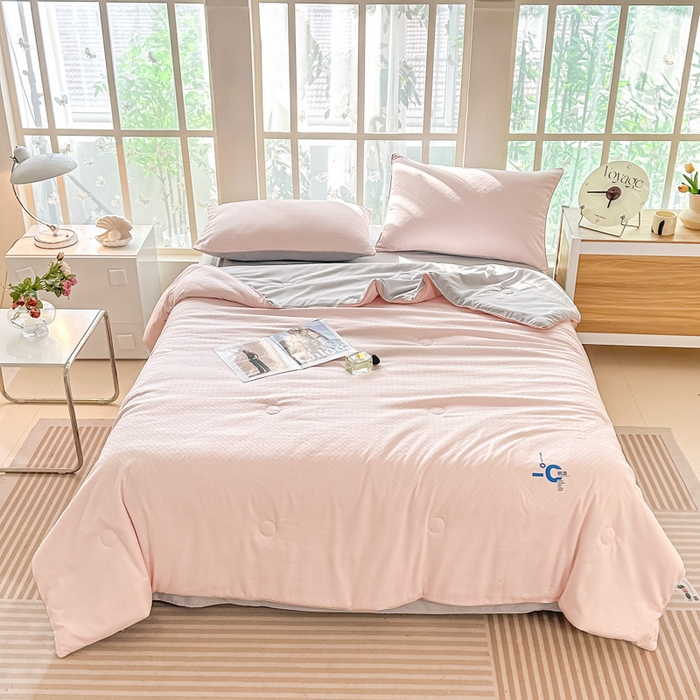 91家纺网 家纺一手货源 找家纺 芙绣 芙绣 2025新款七彩华夫格提花夏被四件套夏凉被空调被 浅粉+灰