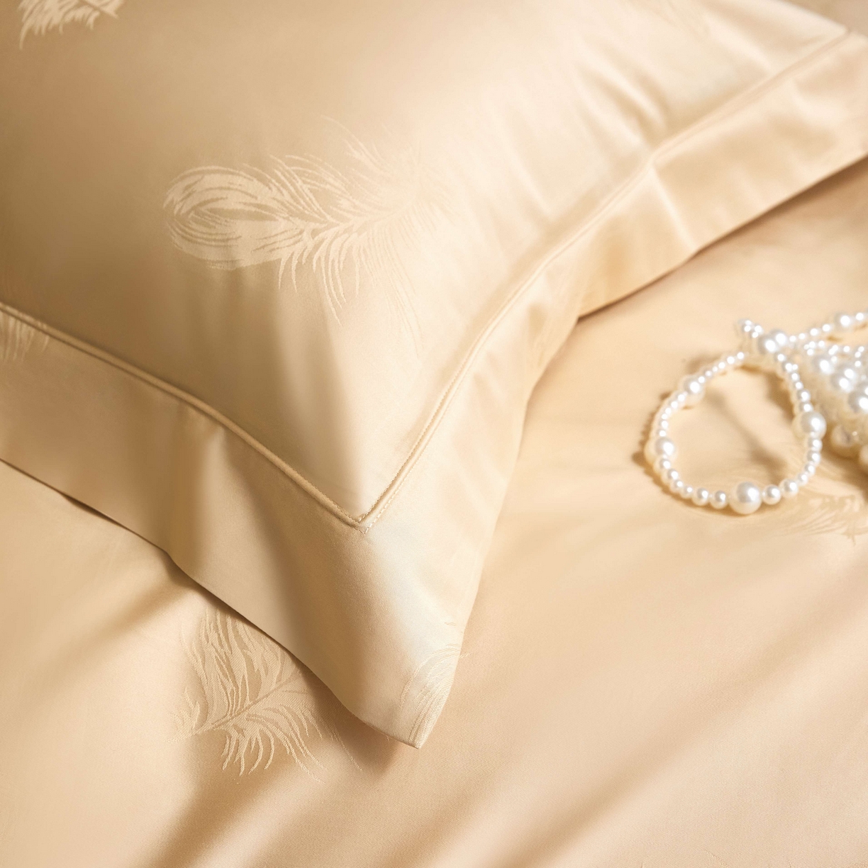 91家纺网 家纺一手货源 找家纺 榻尚家居 2025春夏新款长绒棉全棉纯棉贡缎提花手工立体埋绳工艺四件套 飘羽（香槟金）