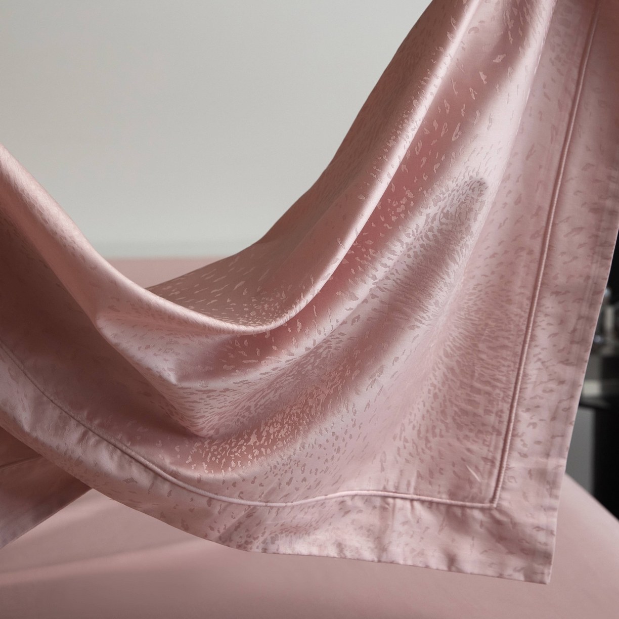 91家纺网 家纺一手货源 找家纺 榻尚家居 2025春夏新款长绒棉全棉纯棉贡缎提花手工立体埋绳工艺四件套 星耀（樱花粉）